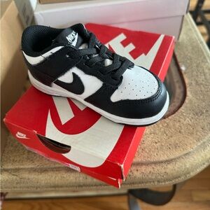 Nike low dunks toddler size 8
